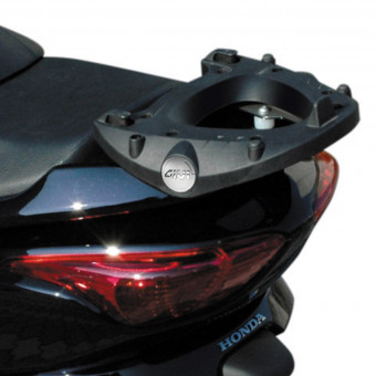 Kit di fissaggio bauletti Givi Supporto + piastra Monokey (E220) Kit di fissaggio bauletti Givi Supporto + piastra Monokey (E220)