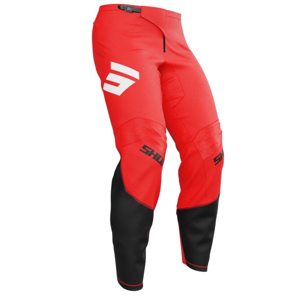 SHOT Disegnare il pantalone rosso privato