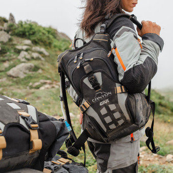 Givi Canyon nero 12L