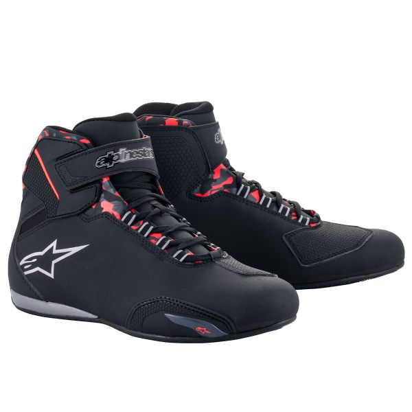 Sneakers Moto Alpinestars Sektor Impermeabile Nero Grigio Scuro Rosso Fluo Sneakers Moto Alpinestars Sektor Impermeabile Nero Grigio Scuro Rosso Fluo