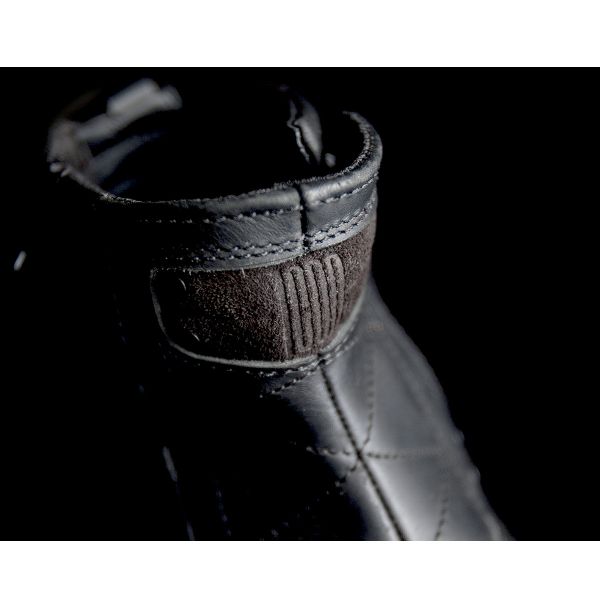 ICON El Bajo Johnny Black