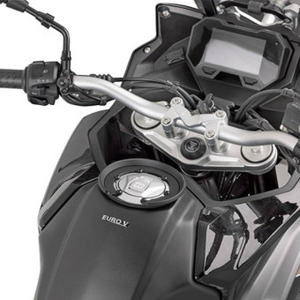 Accessori borsa da serbatoio Givi Pinza Tanklock Borsa serbatoio BF56 Voge Brivido/Trofeo/Valico (20-23) Accessori borsa da serbatoio Givi Pinza Tanklock Borsa serbatoio BF56 Voge Brivido/Trofeo/Valico (20-23)